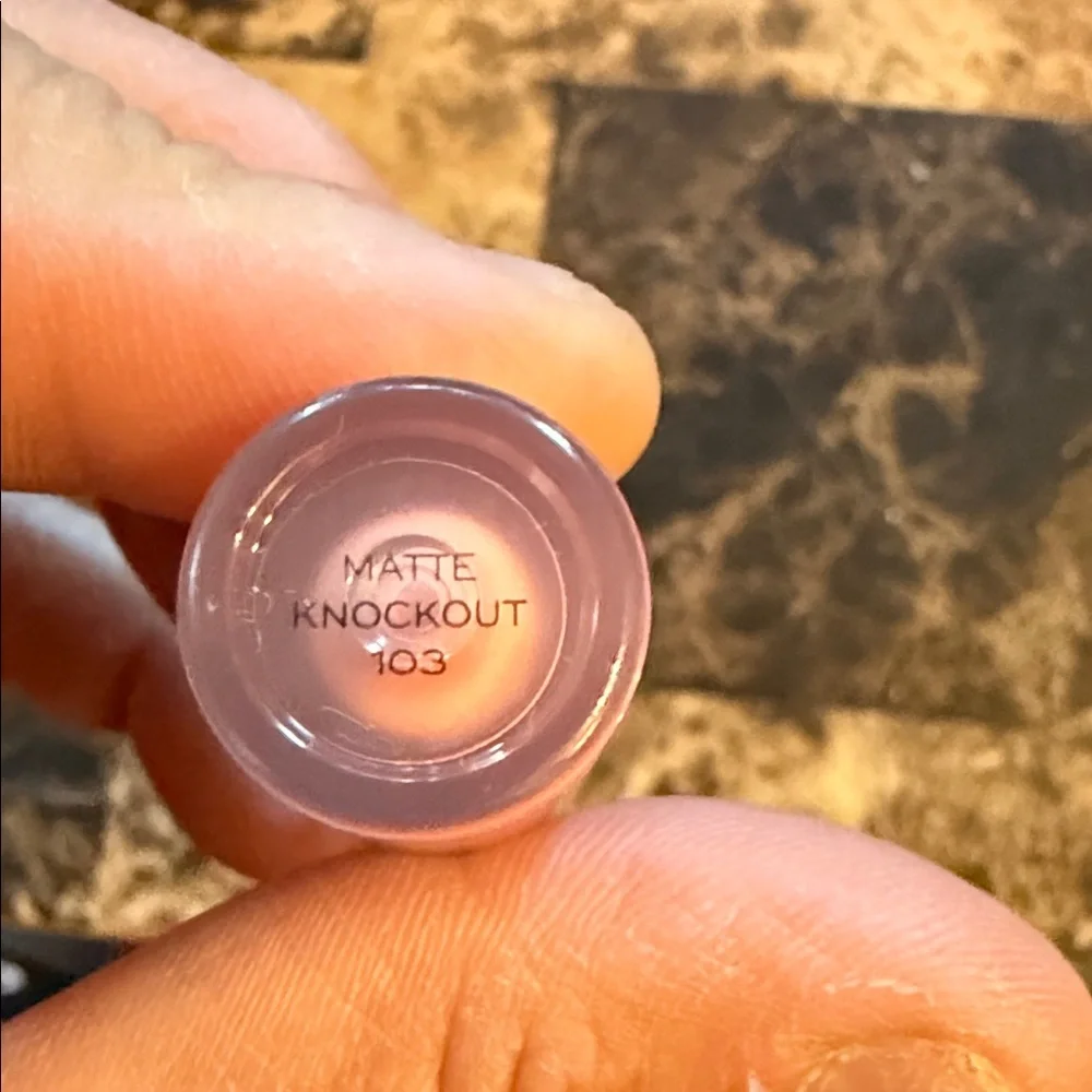 Makeup Revolution Matte Lipstick - Knockout 103